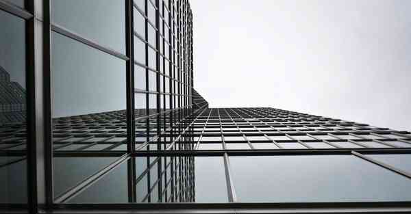 人工智能机器人和人谈恋爱