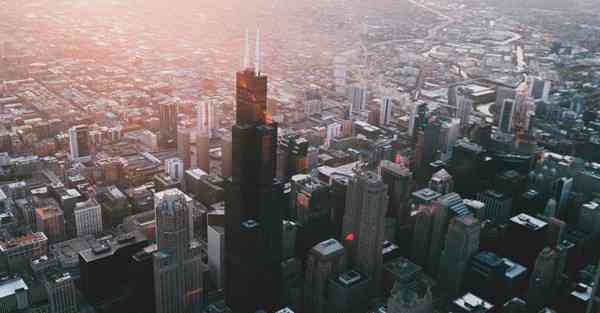 人工智能机器人和人谈恋爱