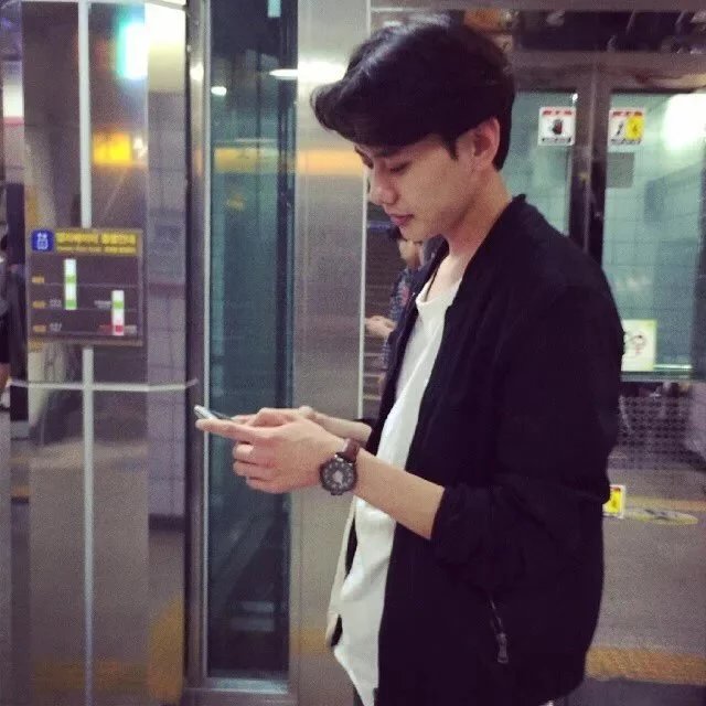 闻人世晓欢