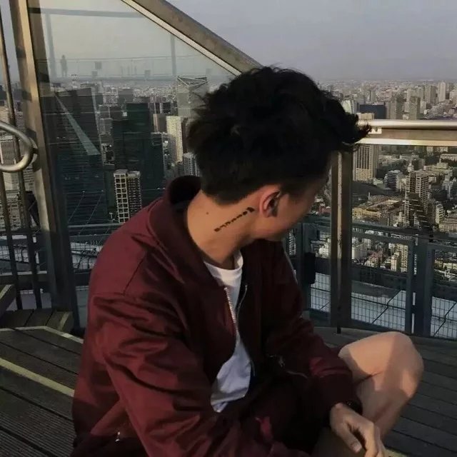 满剑滢瑗